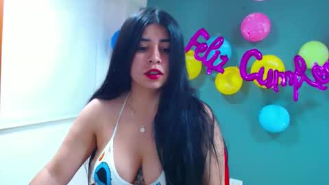 Snapshot of danna_rouses_ chatting on 05/19/26, 07:47 dannarouses online show from 05/19/26, 07:47