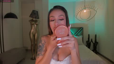 Danna Cruz  online show from 12/17/24, 06:53