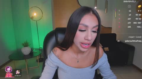 Danna Cruz  online show from 02/08/25, 01:33