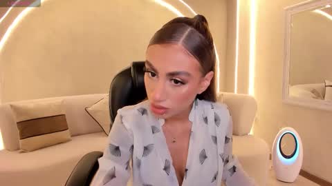 Danna Cruz  online show from 09/15/25, 07:03