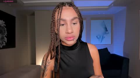 Danna Cruz  online show from 10/12/25, 10:25