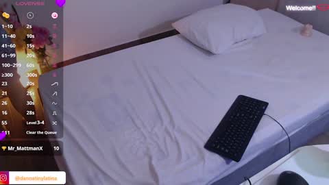 Snapshot of dannatiny chatting on 12/13/24, 07:32 Danna online show from 12/13/24, 07:32