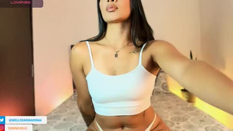 Danna Wells online show from 10/10/25, 06:51