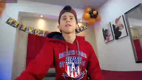 Snapshot of danny__santoro chatting on 10/07/25, 12:57 Danny online show from 10/07/25, 12:57