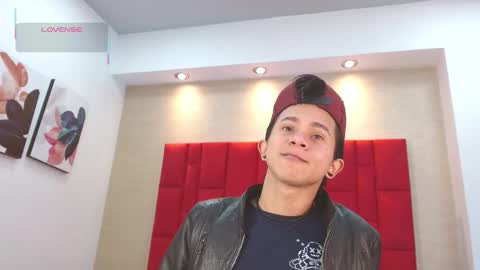 Snapshot of danny__santoro chatting on 11/18/25, 01:59 Danny online show from 11/18/25, 01:59