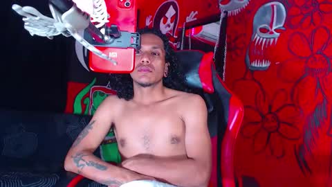 Snapshot of dantehellsingx chatting on 10/20/25, 01:39 dantehellsingx online show from 10/20/25, 01:39