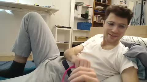 Snapshot of dantheman233 chatting on 01/06/25, 03:40 Daniel online show from 01/06/25, 03:40