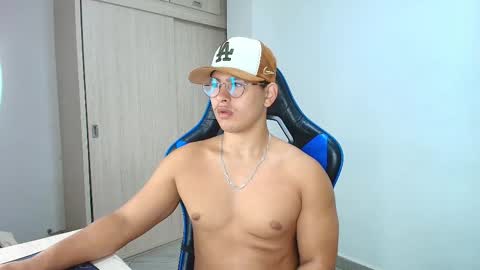 Snapshot of dantraxx chatting on 12/22/24, 05:32 Dantraxx online show from 12/22/24, 05:32