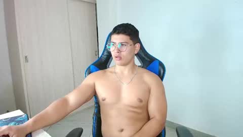 Snapshot of dantraxx chatting on 01/16/25, 06:06 Dantraxx online show from 01/16/25, 06:06