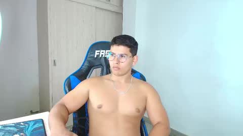 Snapshot of dantraxx chatting on 01/22/25, 12:06 Dantraxx online show from 01/22/25, 12:06