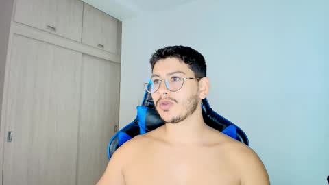 Snapshot of dantraxx chatting on 12/18/25, 04:18 Dantraxx online show from 12/18/25, 04:18