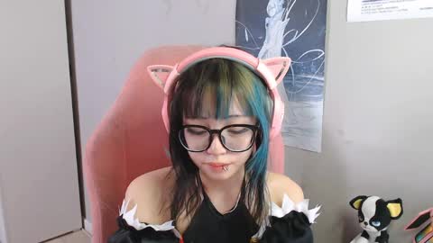 Snapshot of danyelleeyermann chatting on 04/29/26, 01:04 danyelleeyermann online show from 04/29/26, 01:04