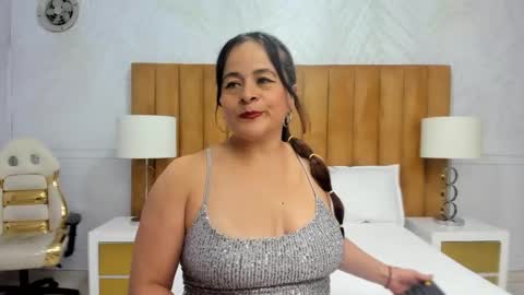 Daphne online show from 02/06/25, 03:06