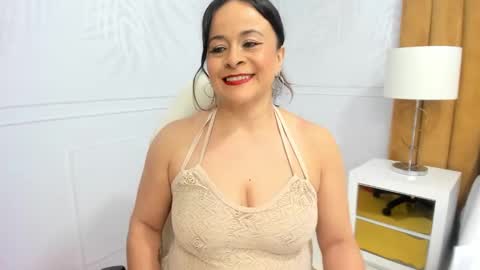 Daphne online show from 02/11/25, 02:25