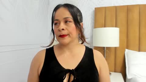 Daphne online show from 02/14/25, 02:18