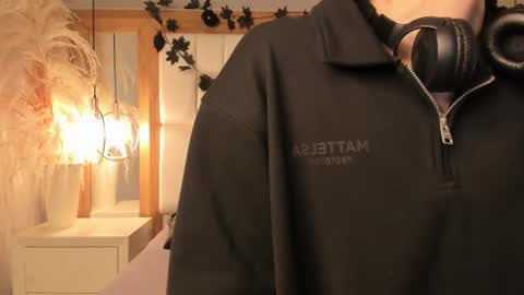 daphne_and_roger online show from 12/16/25, 11:04