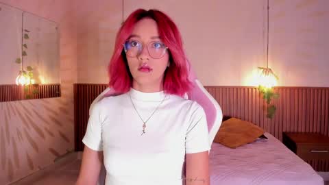 Snapshot of daphne_courtis chatting on 06/06/26, 02:38 Daphne online show from 06/06/26, 02:38