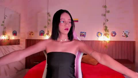 Snapshot of daphne_courtis chatting on 07/17/26, 03:02 Daphne online show from 07/17/26, 03:02