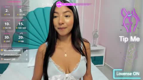 Snapshot of daphne_fox_ chatting on 02/02/25, 05:32 Daphne  online show from 02/02/25, 05:32