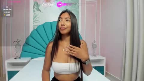 Snapshot of daphne_fox_ chatting on 02/18/25, 02:27 Daphne  online show from 02/18/25, 02:27