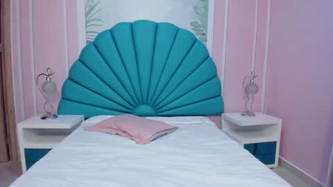 Snapshot of daphne_fox_ chatting on 02/19/25, 08:33 Daphne  online show from 02/19/25, 08:33