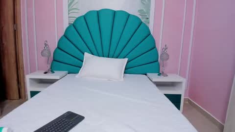 Snapshot of daphne_fox_ chatting on 02/22/25, 06:39 Daphne  online show from 02/22/25, 06:39