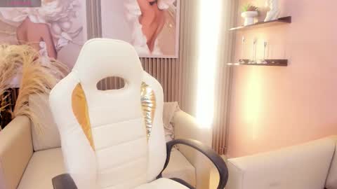 Daphne  online show from 11/09/25, 02:48