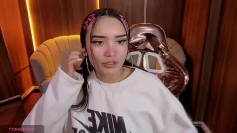 daphne_nicole_b online show from 06/04/26, 01:06