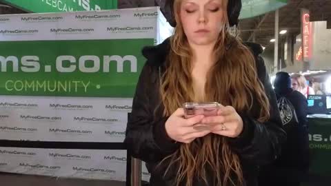 Snapshot of daphnemadison chatting on 12/07/24, 11:12 Daphne Madison online show from 12/07/24, 11:12