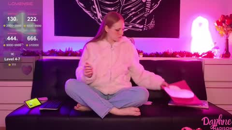 Snapshot of daphnemadison chatting on 02/05/25, 02:40 Daphne Madison online show from 02/05/25, 02:40