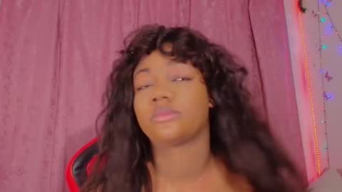 Snapshot of daphnewalker__ chatting on 12/17/25, 10:54 Daphne online show from 12/17/25, 10:54