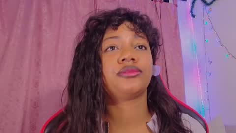 Snapshot of daphnewalker__ chatting on 12/19/25, 10:55 Daphne online show from 12/19/25, 10:55