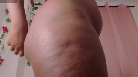 Snapshot of daphnewalker__ chatting on 04/18/26, 01:37 Daphne online show from 04/18/26, 01:37