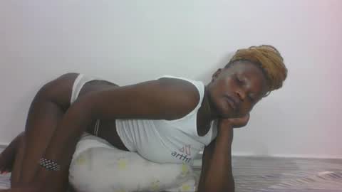 Snapshot of darberry21 chatting on 06/14/26, 04:58 ESTHER online show from 06/14/26, 04:58