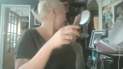 Snapshot of darcyduke chatting on 01/30/25, 01:21 Darcy online show from 01/30/25, 01:21