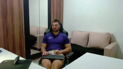 darius_94 online show from 10/15/25, 02:44