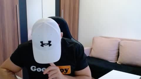 darius_94 online show from 11/23/25, 06:35