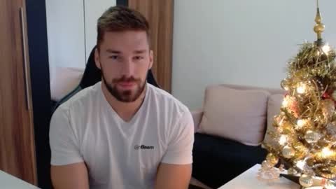 darius_94 online show from 12/01/25, 07:24