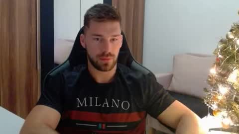 darius_94 online show from 12/14/25, 07:03