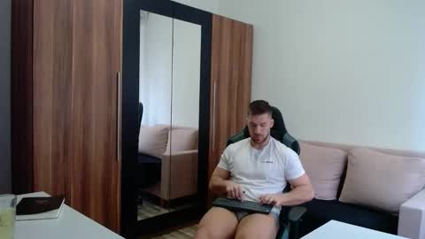 darius_94 online show from 04/17/26, 06:38