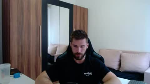 Snapshot of darius_94 chatting on 06/14/26, 04:42 darius_94 online show from 06/14/26, 04:42