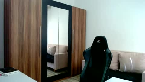Snapshot of darius_94 chatting on 06/18/26, 06:57 darius_94 online show from 06/18/26, 06:57