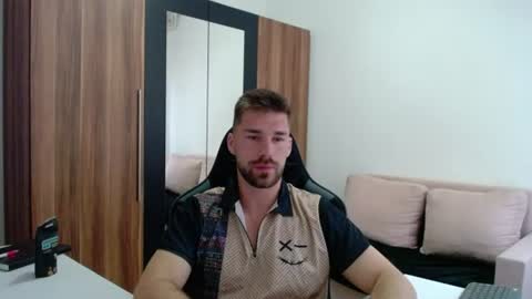 Snapshot of darius_94 chatting on 06/27/26, 04:06 darius_94 online show from 06/27/26, 04:06