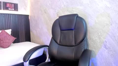 Dark online show from 09/21/25, 12:40