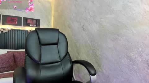 Dark online show from 09/27/25, 12:21