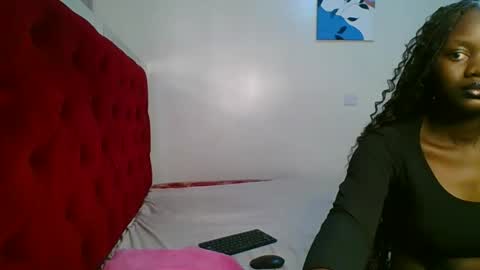Snapshot of dark_divah chatting on 04/14/26, 07:36 Divah online show from 04/14/26, 07:36