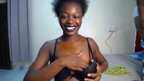 Snapshot of dark_divah chatting on 05/06/26, 03:28 Divah online show from 05/06/26, 03:28