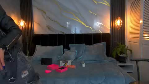 dark_dominika online show from 04/07/26, 12:49