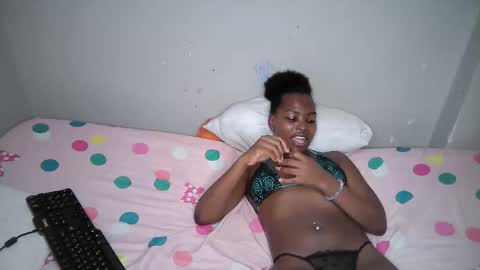 dark_lovly online show from 11/05/25, 10:37