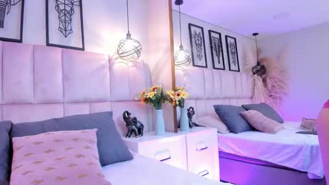 Nina online show from 09/18/25, 03:30